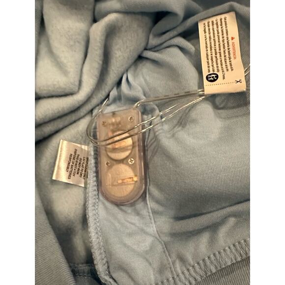 New Disney’s Stitch Christmas Light-Up Adult Sweatshirt Size Small Blue - Picture 9 of 10